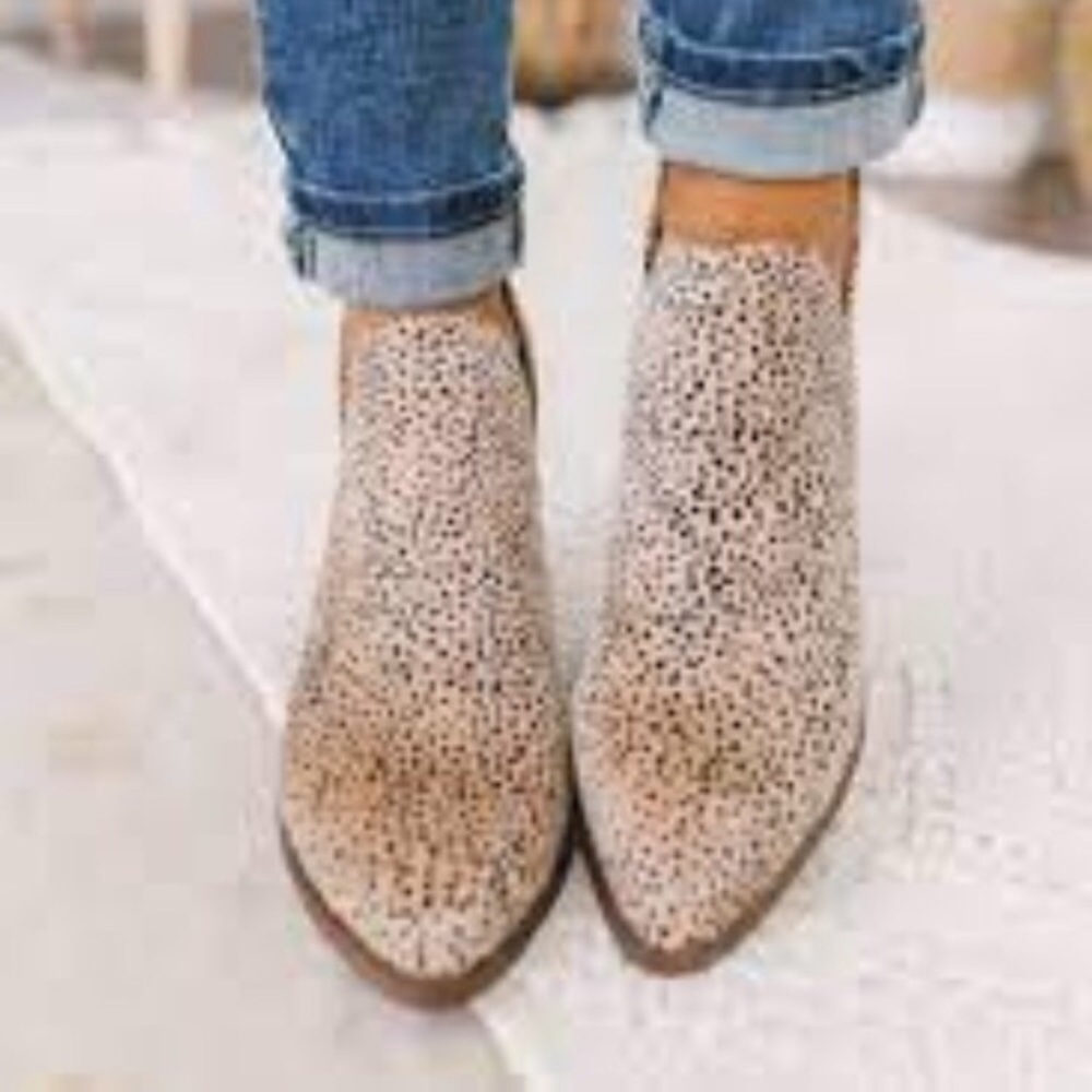CL by Laundry Cheetah Ankle Boots 6 - Picture 2 of 11
